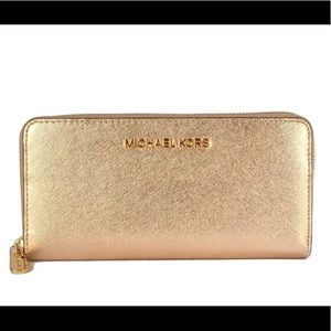 BRAND NEW Michael Kors Leather Smartphone Wristlet